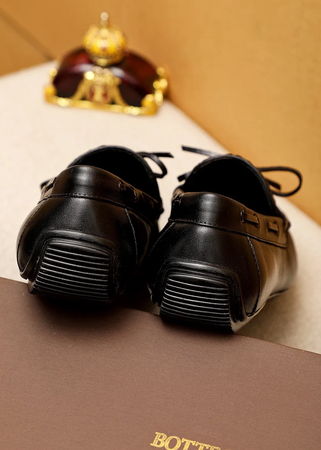 Men's Men's Shoes 💰: 420 💐BV Men's Slip-on Shoes® [BOTTEGA VENETA] Official website counter new model, one-to-one mold opening ⚠Italian calfskin embossed ➕Cow 🐂 leather lining. Driving slip-ons, available at counters, sizes 39-44 (38.45🉑️customized)